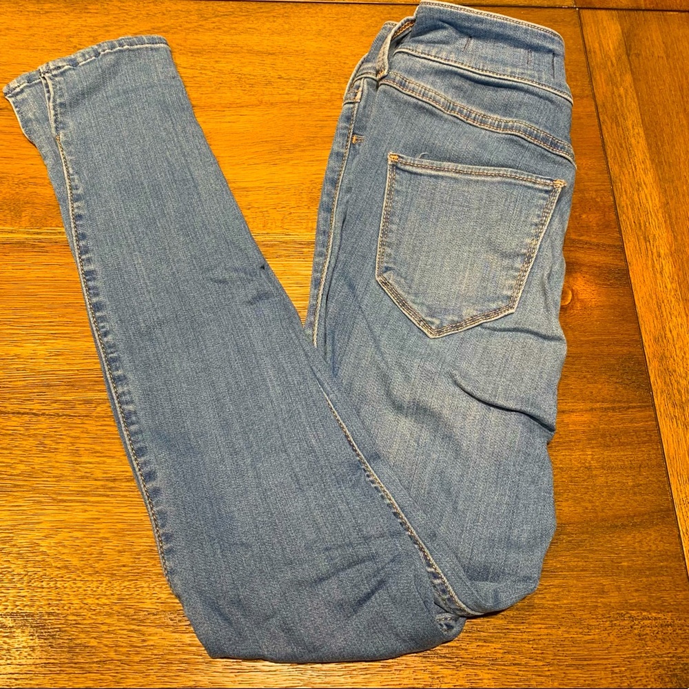 New ultra high rise Hollister jeans - Picture 2 of 3